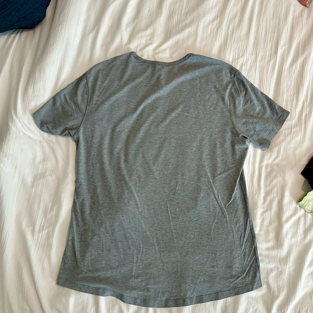 Lululemon size XL Striped and Solid T-Shirts Bundle of 4 - Picture 13 of 15